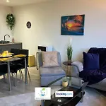 Two Bedroom In Canal Road Contractors With Free Wifi דירה *