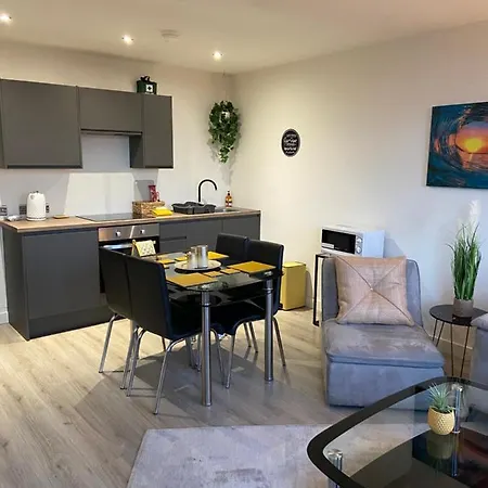 Centrally Located Cosy 2 Bed Duplex By Haven Escapes In Bradford