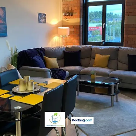 Centrally Located Cosy 2 Bed Duplex By Haven Escapes In Bradford *