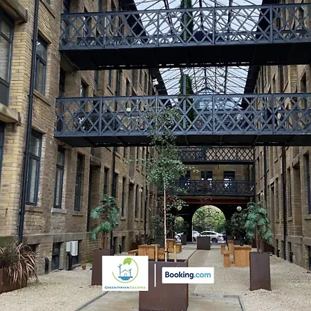Centrally Located Cosy 2 Bed Duplex By Haven Escapes In Bradford