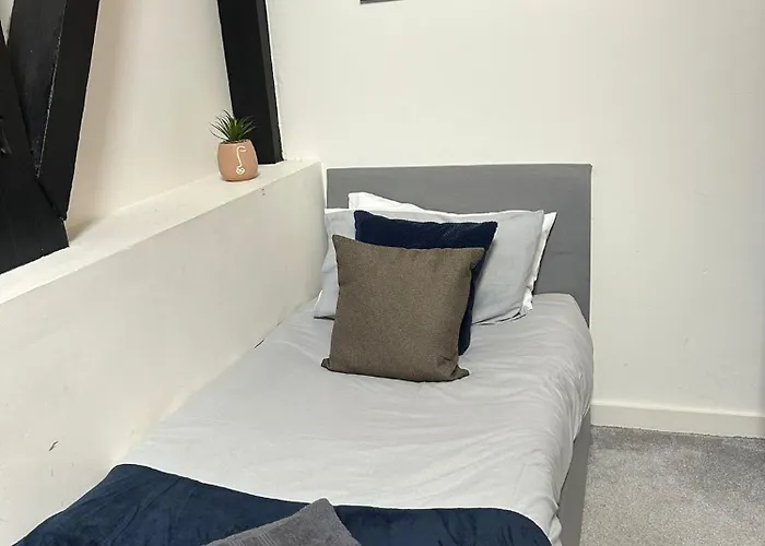 Apartment Two Bedroom In Canal Road Contractors With Free Wifi